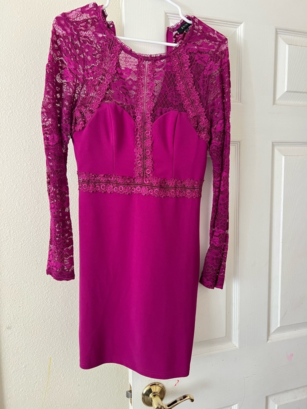 Women’s Fuchsia Lace Long-Sleeve Cocktail Dress